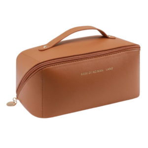 Necessaire organizadora feminina marrom para maquiagem e cosméticos com zíper e alça de mão.