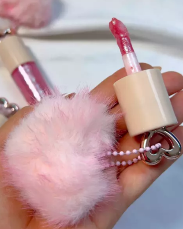 Lip gloss Bobbi Rara com chaveiro exclusivo, brilho intenso e acabamento radiante.