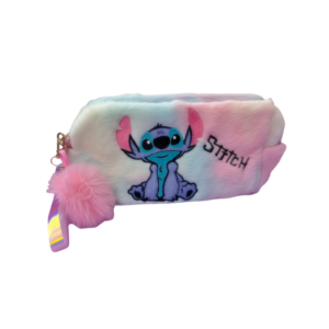 Necessaire felpuda multicolorida do Stitch com bordado frontal e pom-pom rosa no zíper.